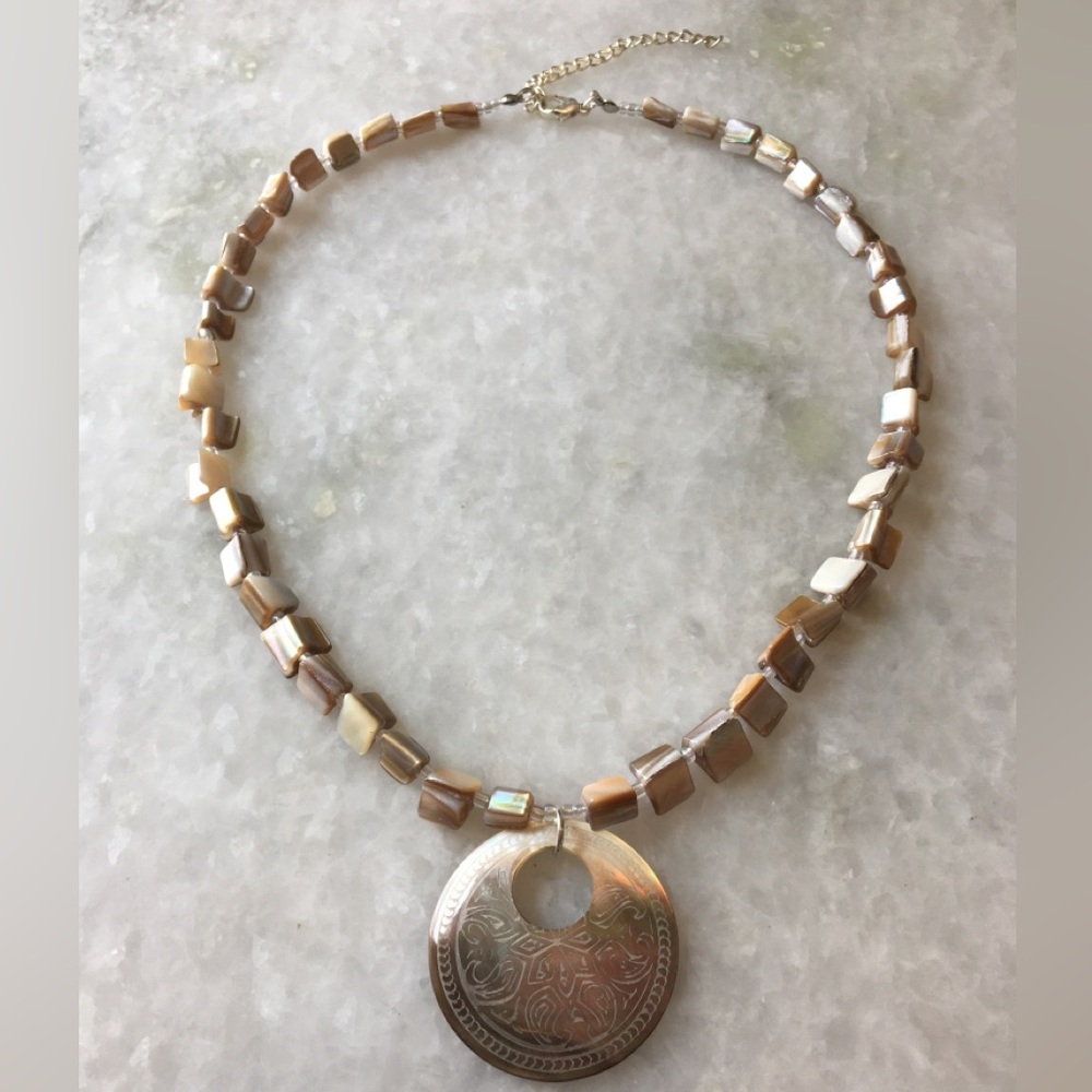 Elegant Beige Etched shell and beaded necklace and Shell anklet/bracelet 🐚🪸🌞🌼 - Picture 4 of 15
